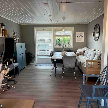 Apartment Koselig Rekkehus, 3 Soverom Og Mye Uteplass *