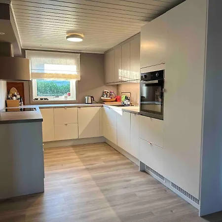Apartment Koselig Rekkehus, 3 Soverom Og Mye Uteplass Jordalen