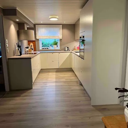 Apartamento Koselig Rekkehus, 3 Soverom Og Mye Uteplass *